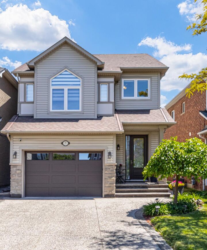 7 Bramoak Crescent — photo 1