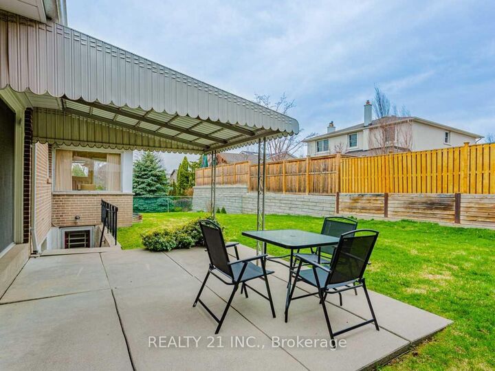 Property Photo:  24 Beveridge Drive  ON M3A 1N9 