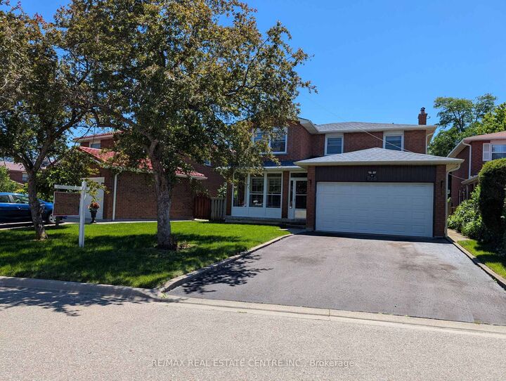 Property Photo: 796 Buckingham Court ON L5C 4M3