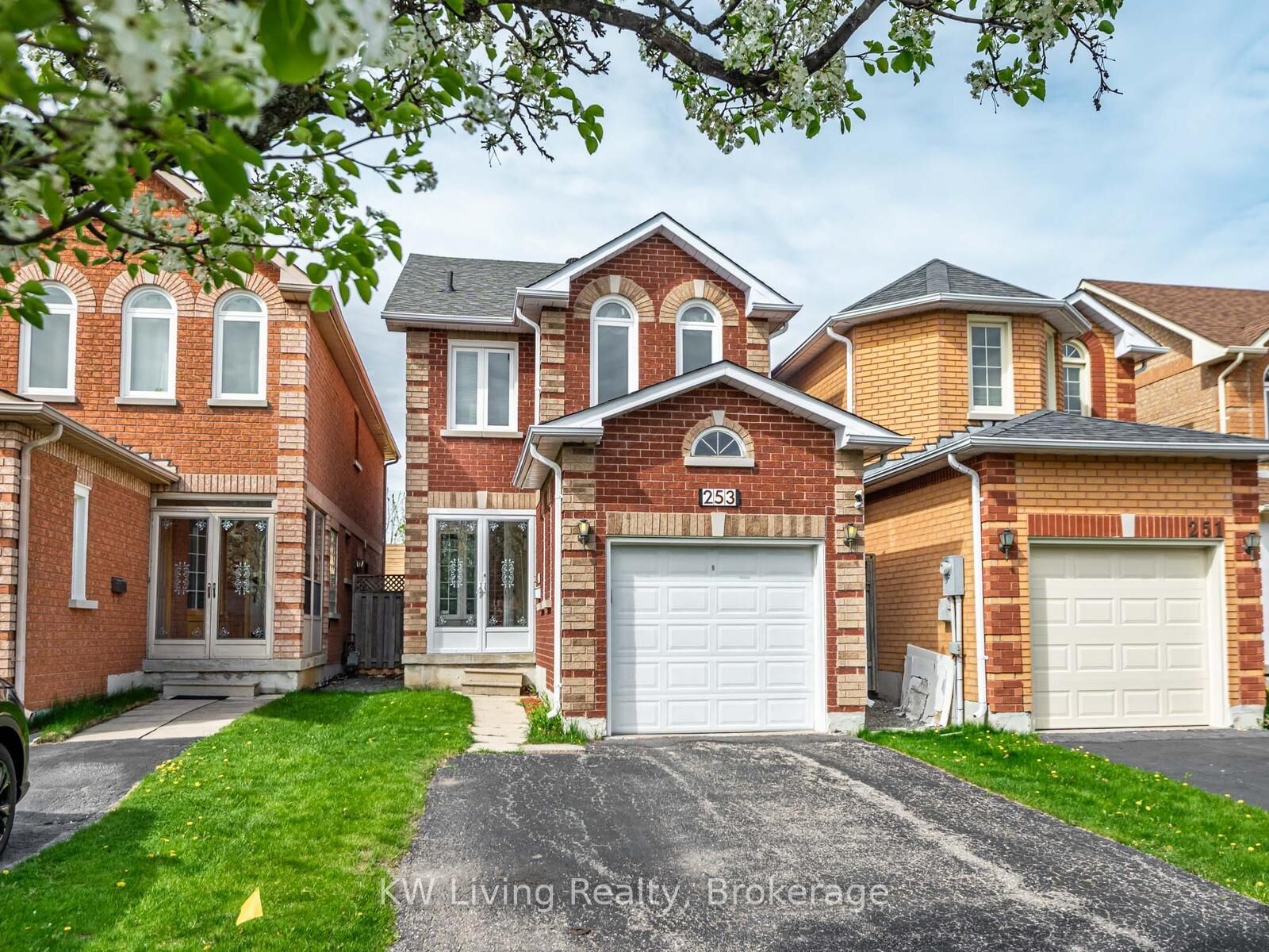 Property Photo:  253 Milliken Meadows Drive  ON L3R 0W2 