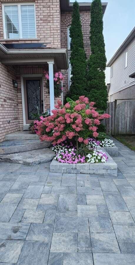 Property Photo: 222 Sprucewood Crescent ON L1C 5H3