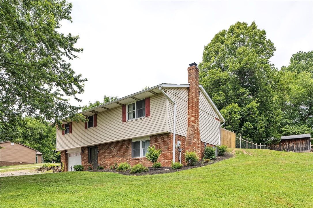 Property Photo:  146 Nursery Ln  PA 16002 
