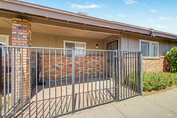 Property Photo:  2931 E Beck Lane 1  AZ 85032 