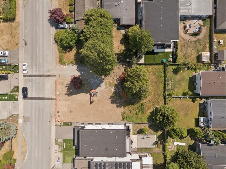 Property Photo: 15918 Russell Avenue BC V4B 2S4