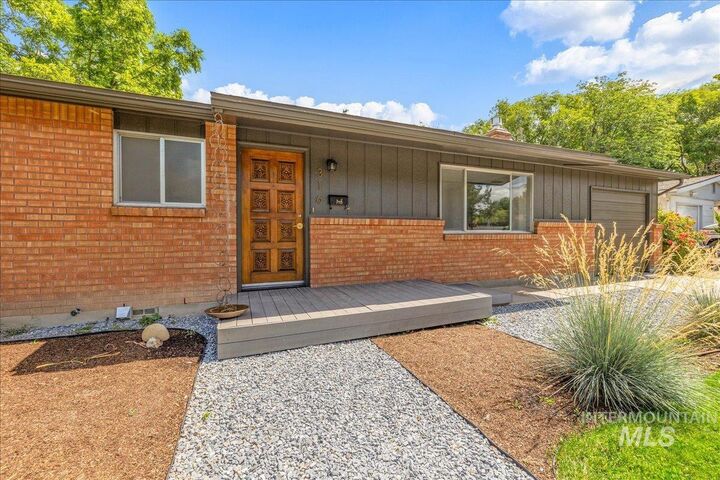 Property Photo:  316 N Gail Cir  ID 83706 