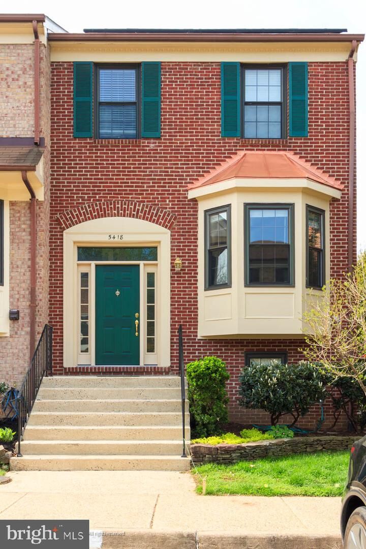 Property Photo:  