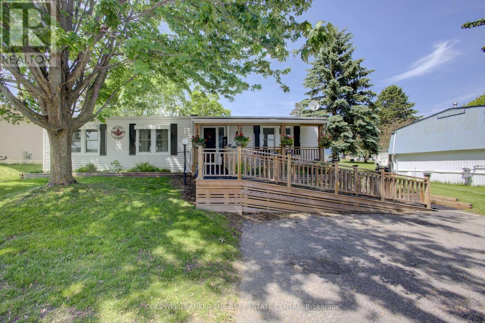 Property Photo:  36 Linden Lane  ON L9S 1N8 