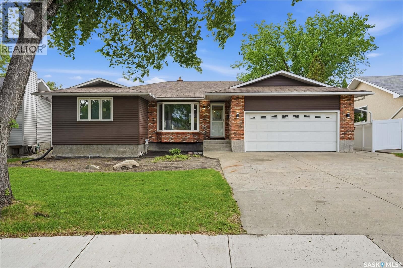 Property Photo:  15 Minot Drive  SK S4X 1B5 