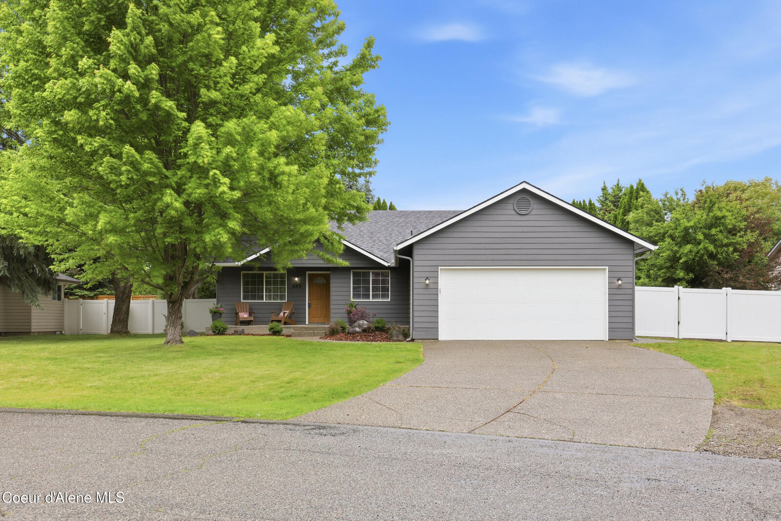Property Photo:  699 E Cloverleaf Dr  ID 83835 