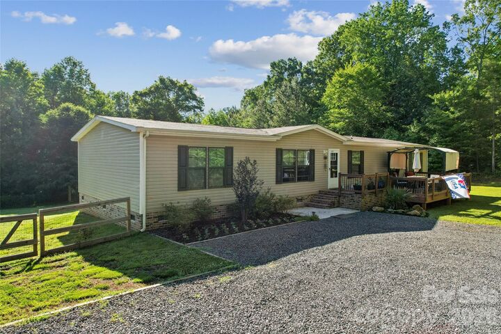 Property Photo: 525 Haviture Way NC 28056