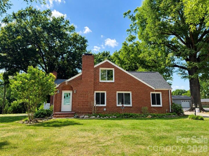 Property Photo:  307 E 2nd Street  NC 28129 