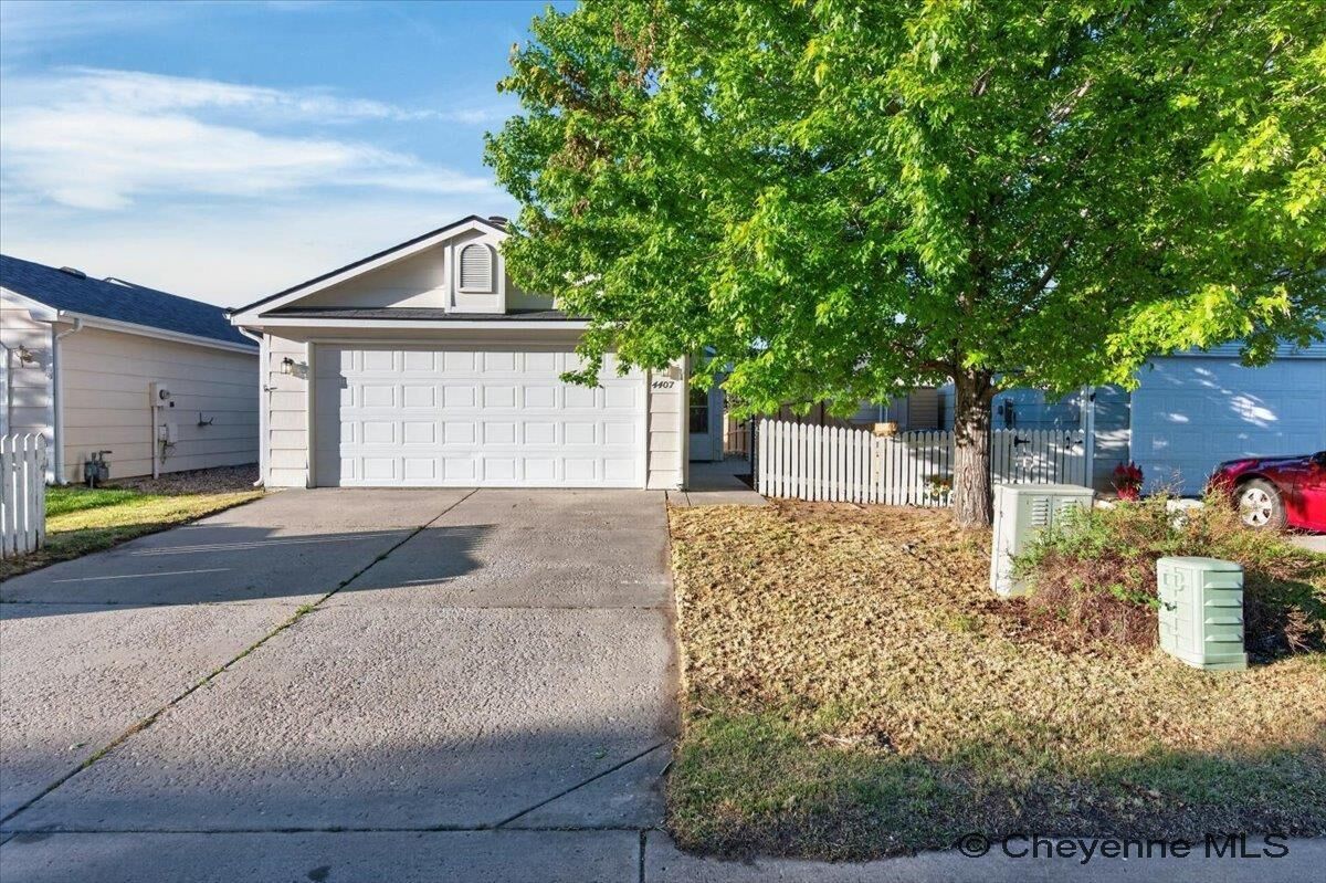 Property Photo:  4407 E 13th St  WY 82001 