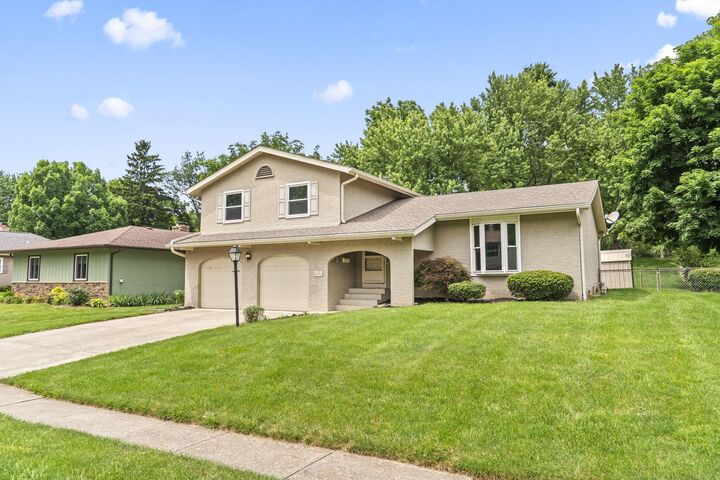 Property Photo:  244 Colony Court  OH 43230 