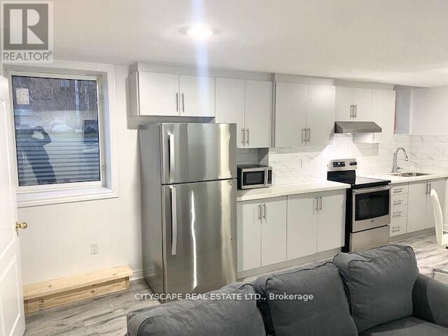 Property Photo: 6421 Donway Drive 2B (Lower) ON L5V 1J4