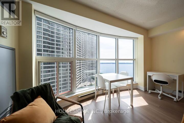 Property Photo:  77 Harbour Square 2003  ON M5J 2S2 