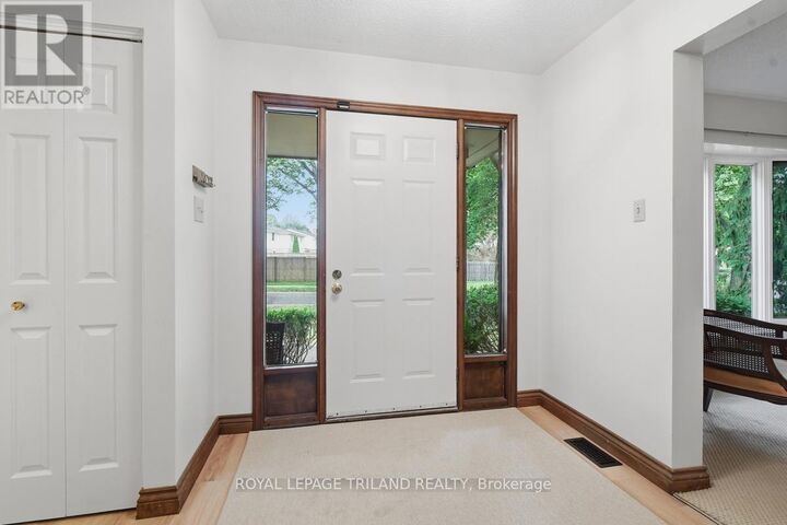 Property Photo:  183 Farmington Way  ON N6K 3N7 