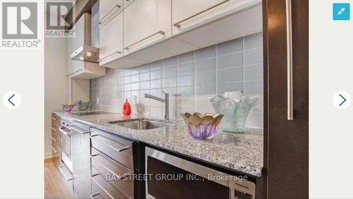 Property Photo:  770 Bay Street 1812  ON M5G 0A6 