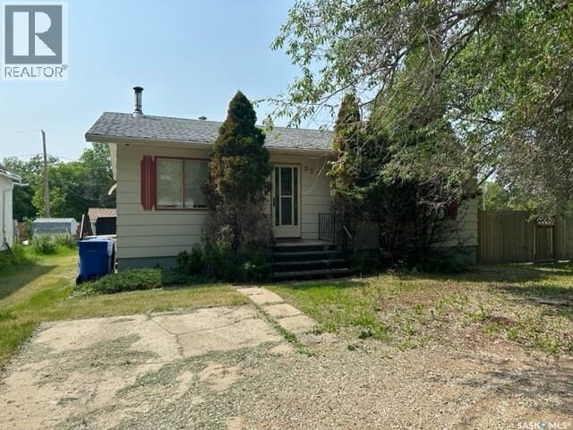 Property Photo: 237 Windsor Avenue SK S0A 1S0