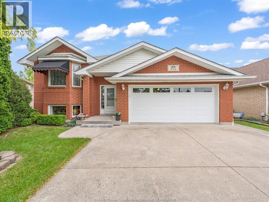 Property Photo:  966 Fielding Crt  ON N9G 2S9 