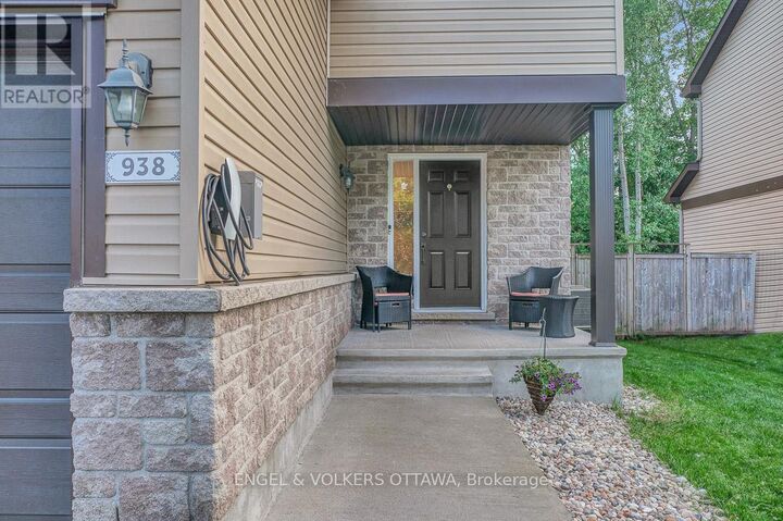 Property Photo:  938 Payer Street  ON K4K 1N2 