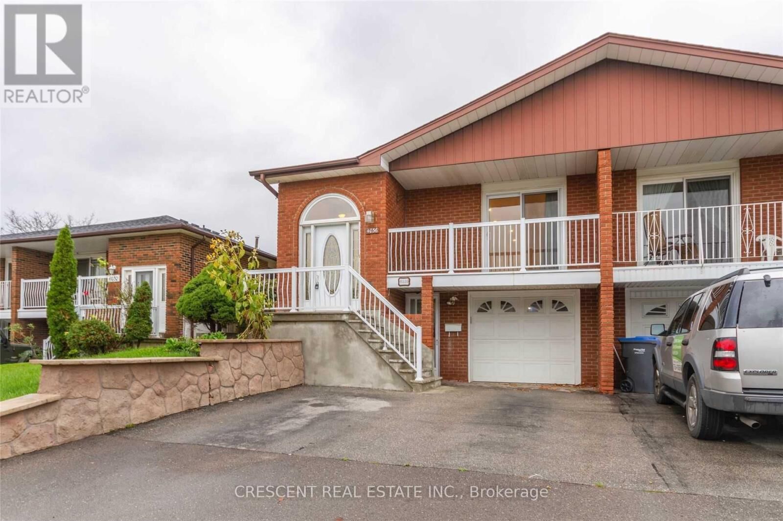 Property Photo: 4036 Dunmow Crescent Upper ON L4Z 1C9