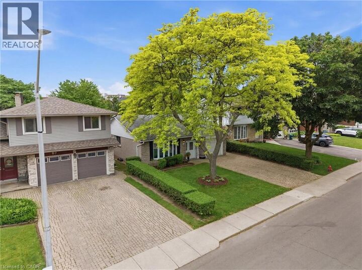 Photo de la propriété: 61 San Pedro Drive ON L9C 2C4