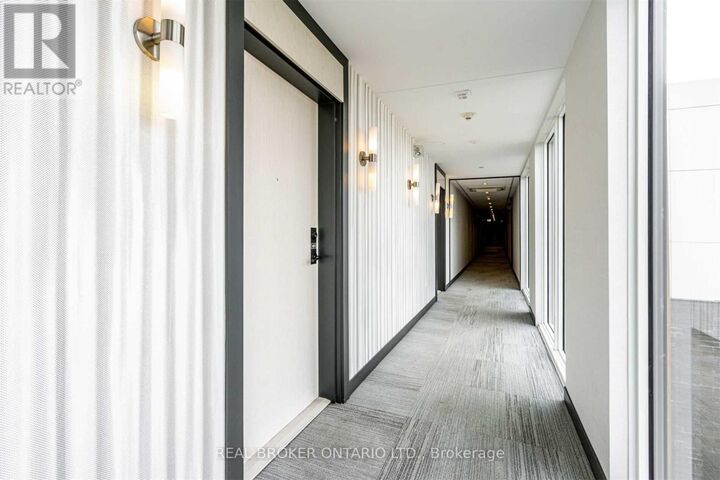 Property Photo:  168 Sabina Drive 401  ON L6H 0W5 
