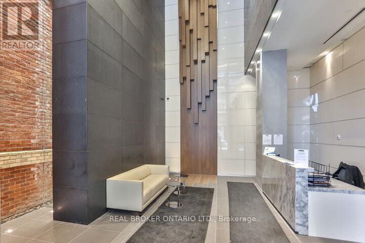 Property Photo:  15 Grenville Street 401  ON M4Y 0B9 