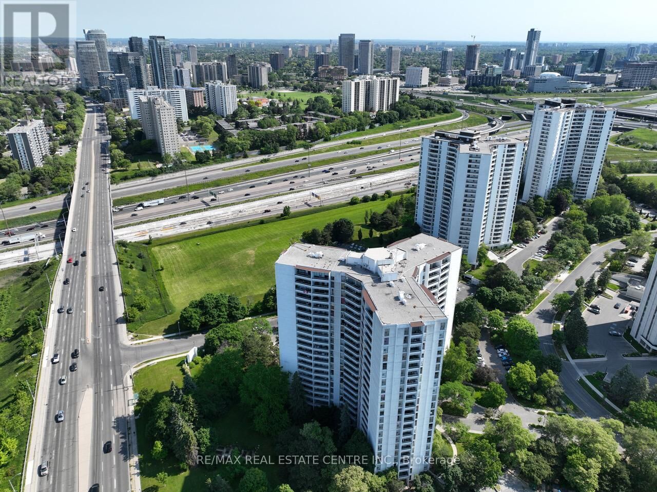 Property Photo:  50 Graydon Hall Drive 1815  ON M3A 3A5 