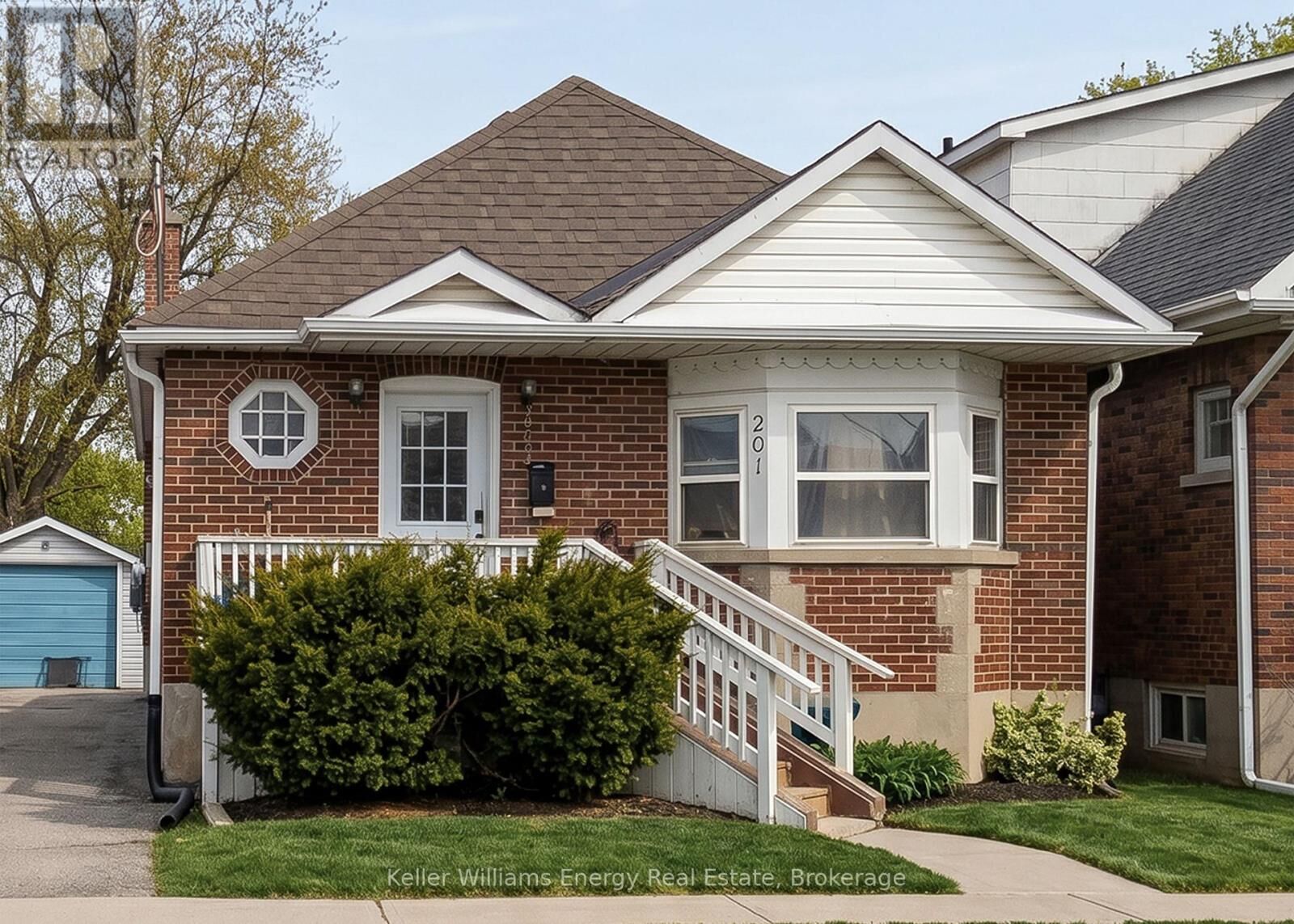 Property Photo:  201 Celina Street Upper  ON L1H 4N7 