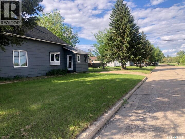 Property Photo:  202 1st Avenue NW  SK S0A 3B0 