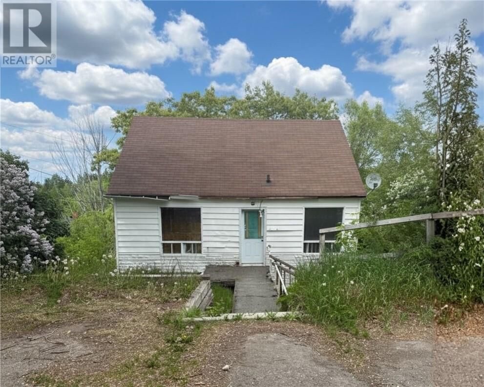 Property Photo:  6 Bloor Street  ON P3C 2K2 