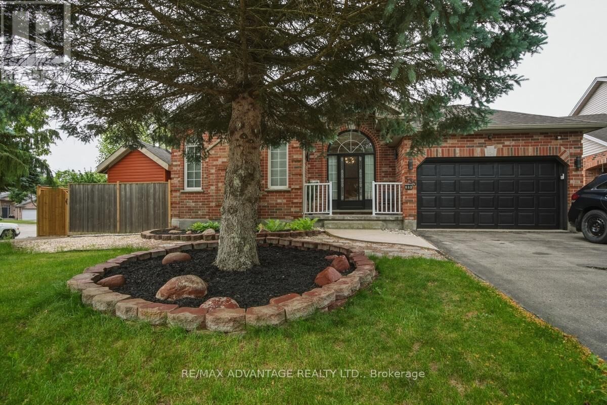 Property Photo:  535 Thornwood Drive  ON N6H 5S4 
