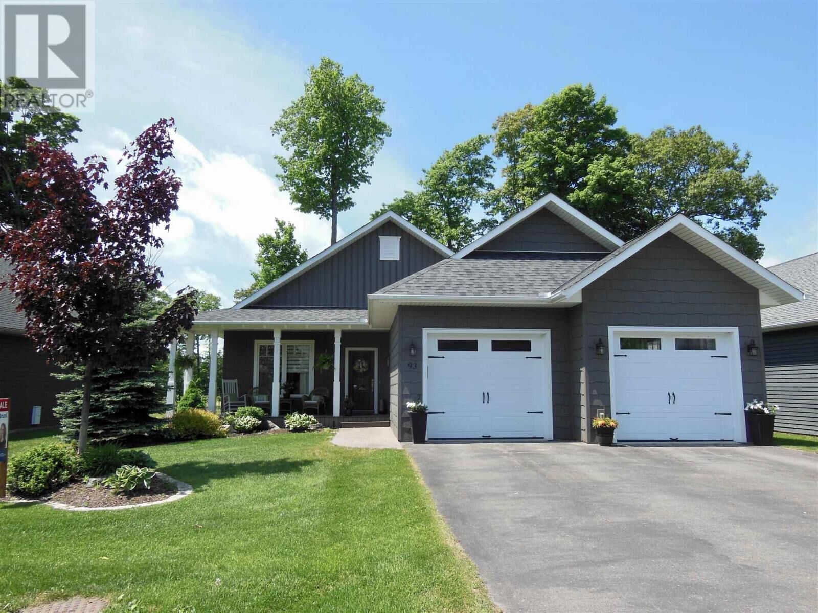 Property Photo: 93 Crimson Ridge Dr ON P6A 0B5