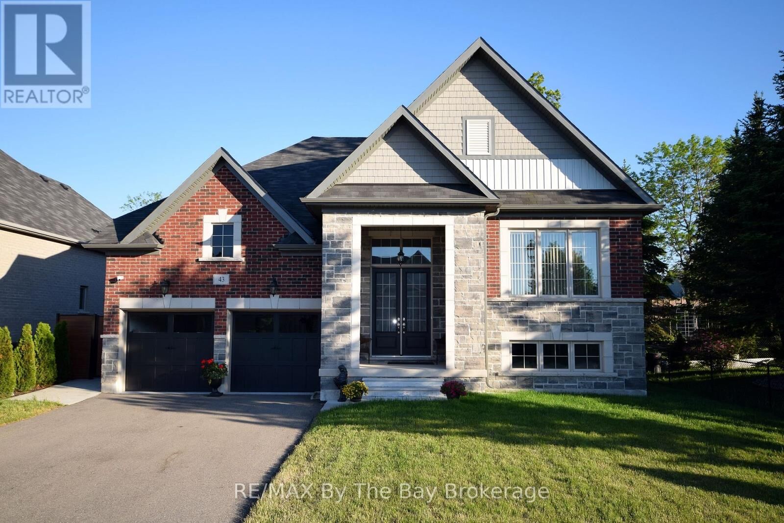 Property Photo:  43 Fawndale Crescent  ON L9Z 2N2 