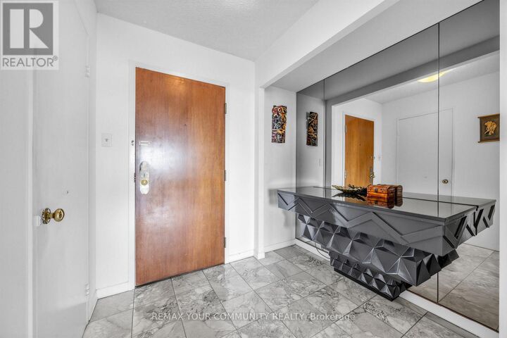 Property Photo:  1300 Islington Avenue 1804  ON M9A 5C4 