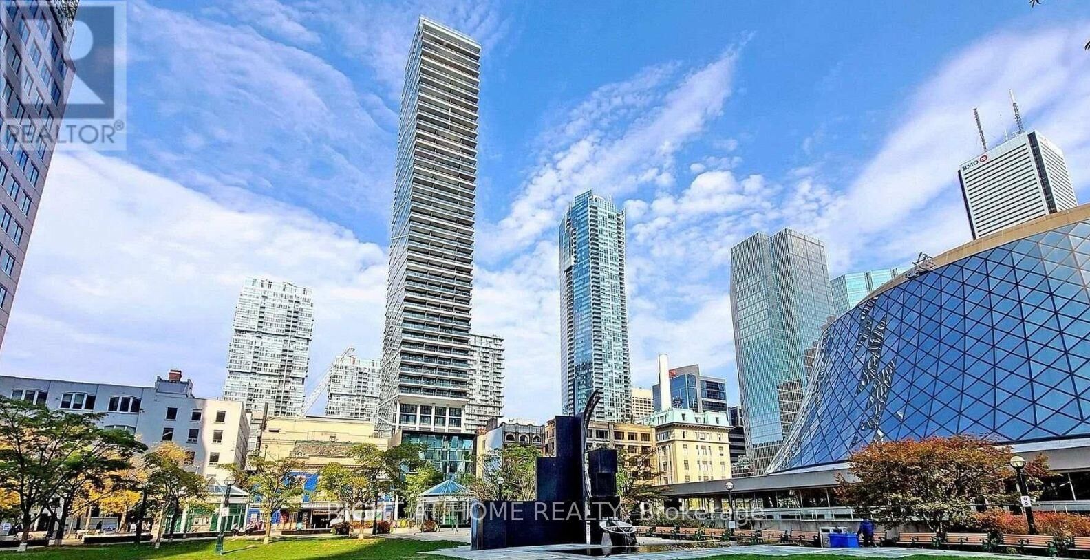 Property Photo:  224 King Street West 1806  ON M5H 0A6 