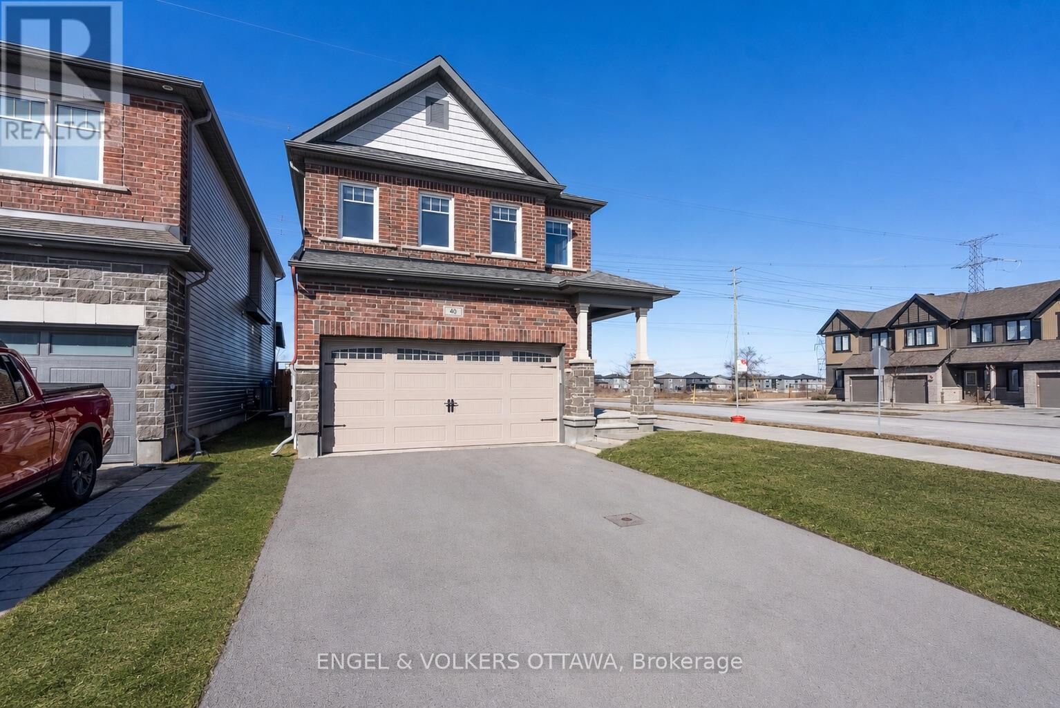 Property Photo:  40 Tapadero Avenue  ON K2V 0E2 