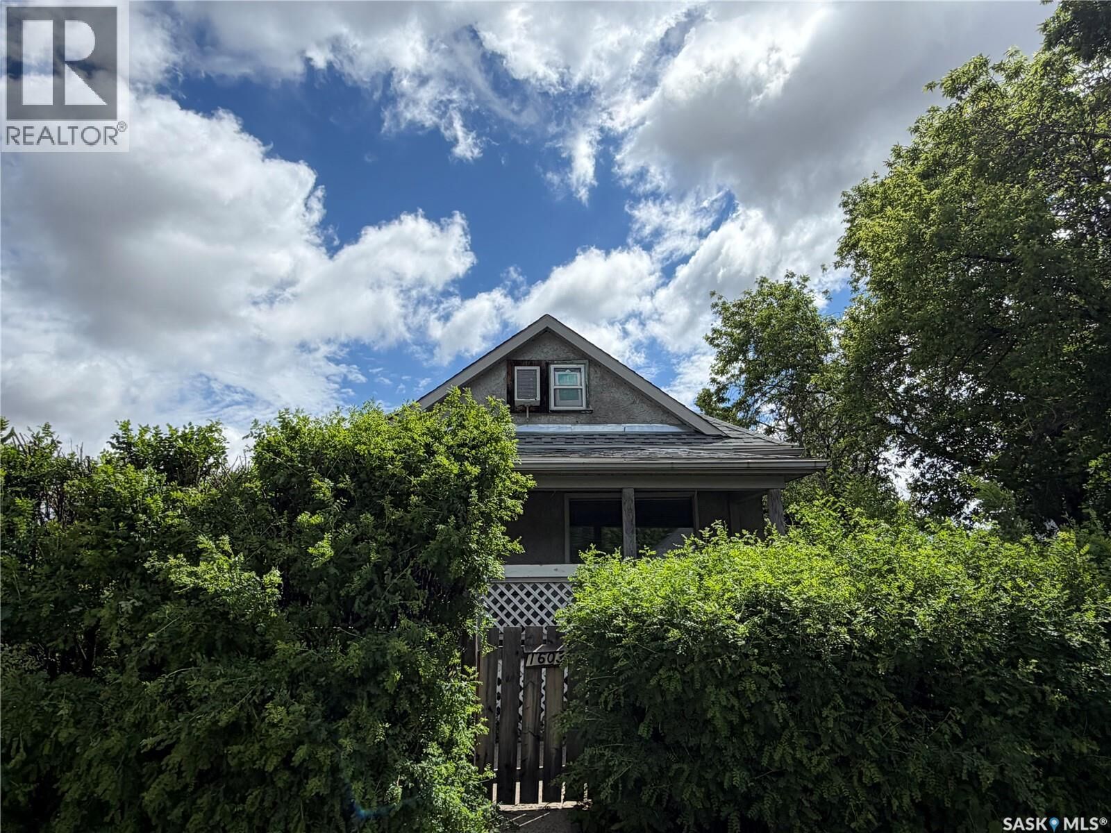 Property Photo:  1603 Garnet Street  SK S4T 2Z1 