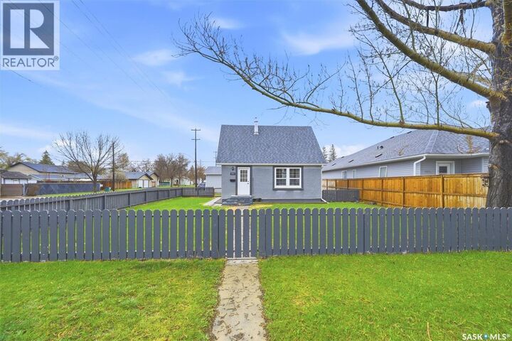 Property Photo: 1002 O Avenue S SK S7M 2T2