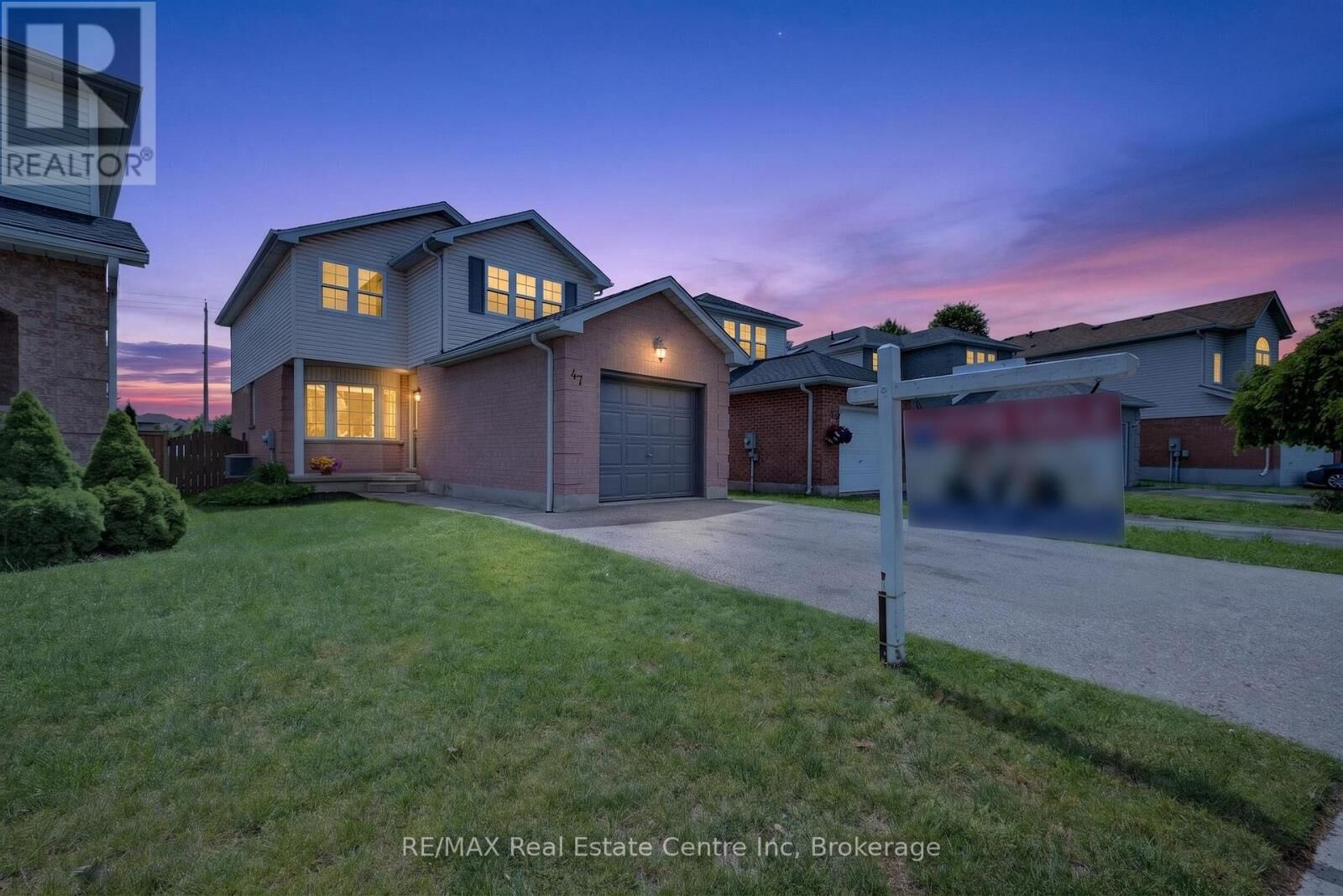 Property Photo: 47 Marisa Street ON N2K 3V8