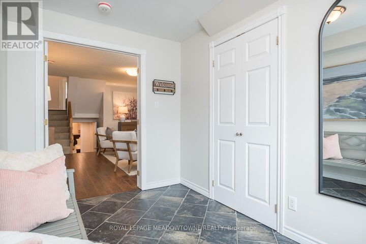 Property Photo: 830 Merritt Drive Main ON L9T 4K1