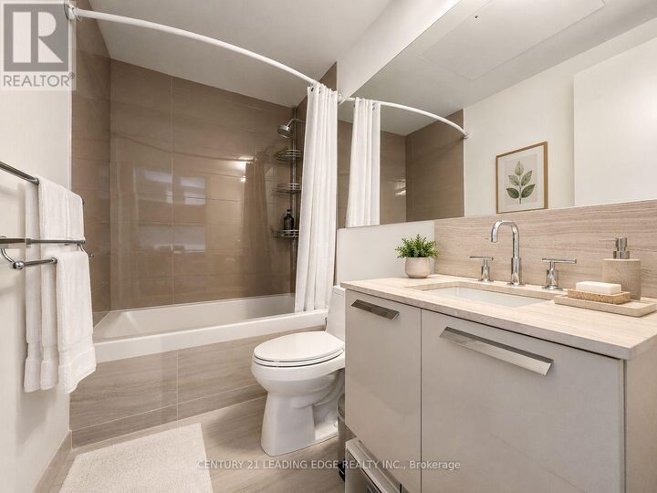 Property Photo:  50 Charles Street East 3906  ON M4Y 0C3 