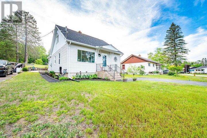 Property Photo: 14 Summit Street ON K0J 1P0