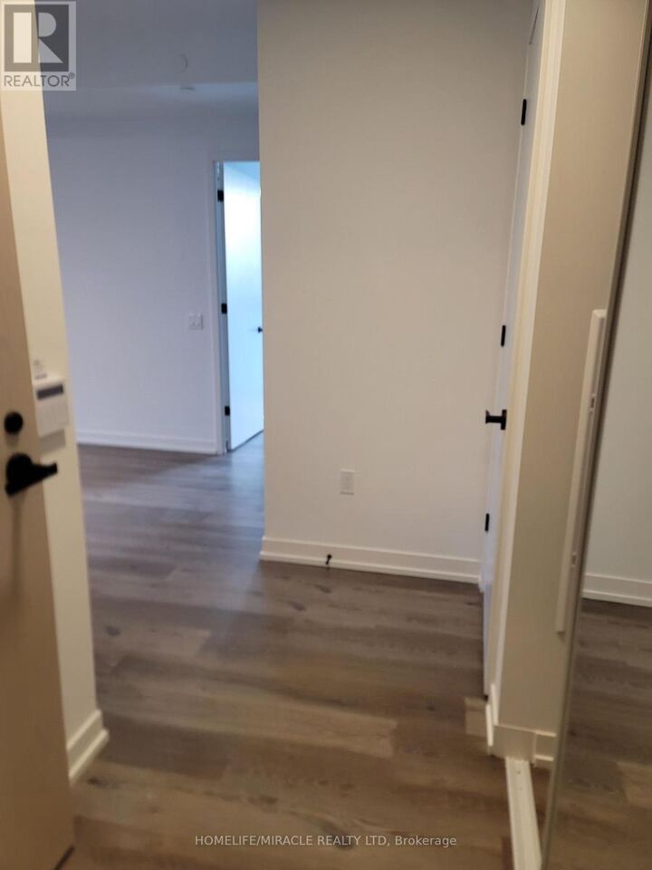 Property Photo:  28 Interchange Way 1212  ON L4K 0P8 
