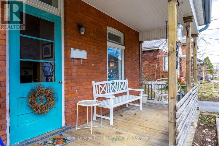 Property Photo:  590 Murray Street  ON K9H 2V1 