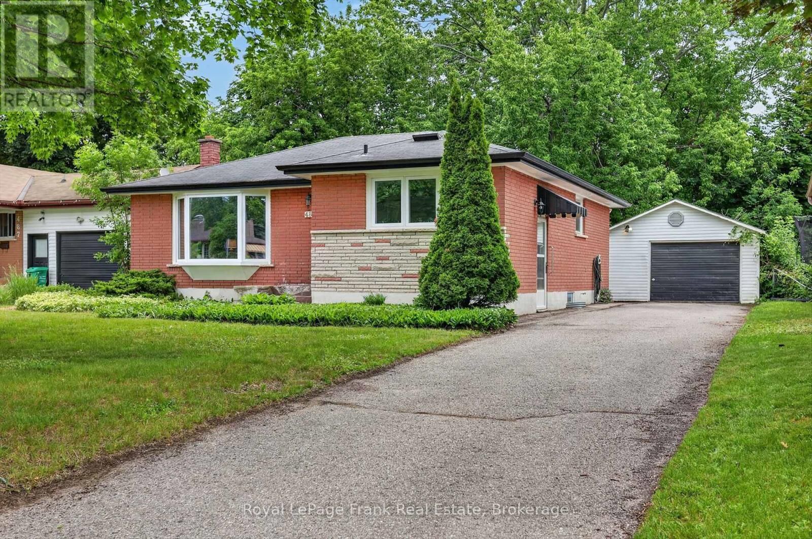 Property Photo:  489 Raymond Street  ON K9H 5M7 