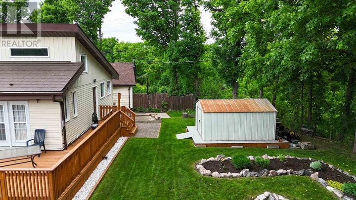 Property Photo: 8 Hemlock Pl ON P5A 2H7