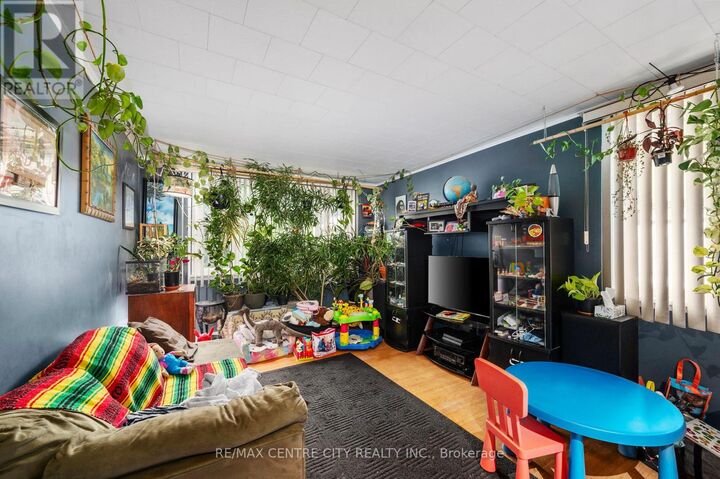 Property Photo: 43 Devonshire Place ON N5R 3N2