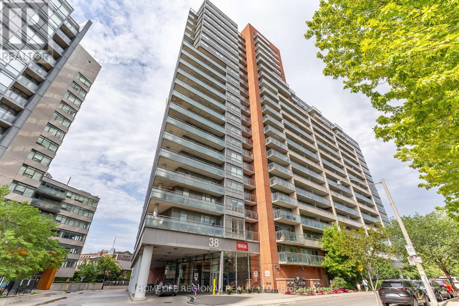 Property Photo:  38 Joe Shuster Way 1520  ON M6K 0A5 